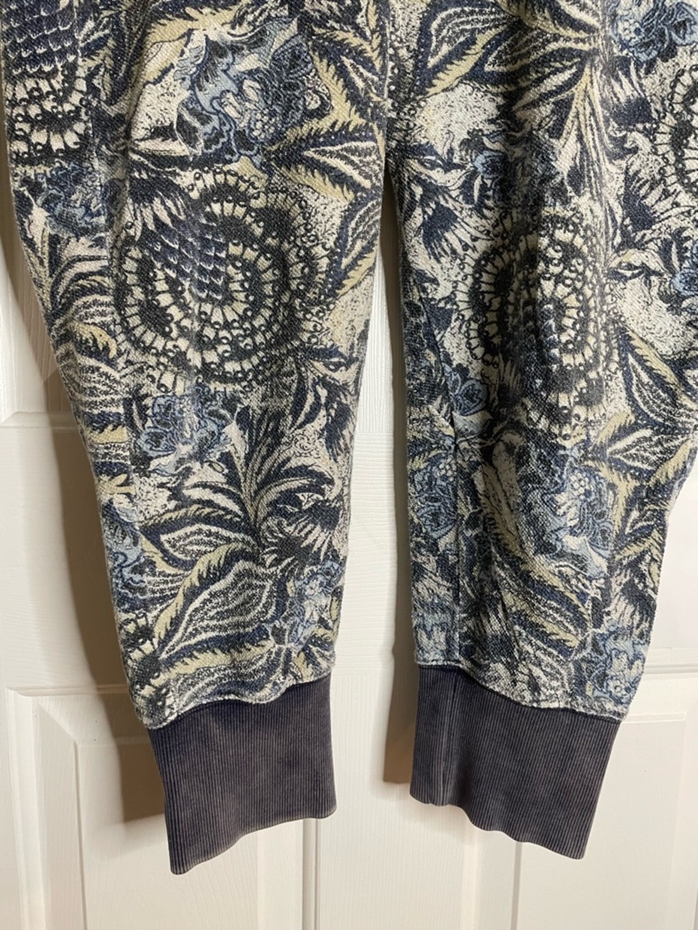 Free People Movement Floral-Print Jogger Sweatpants in Charcoal & Cream Size Med - Picture 3 of 8